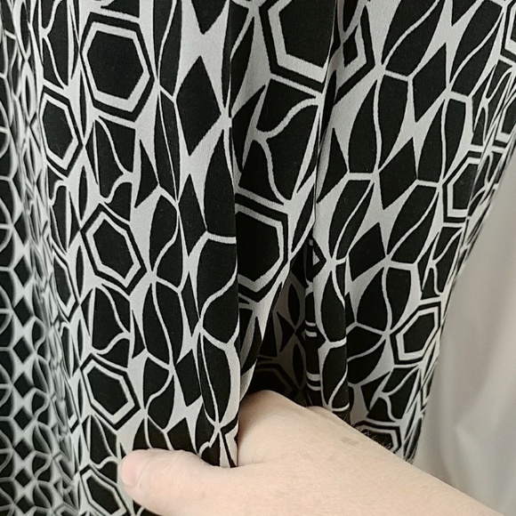 EXPRESS XS B&W Dress - Picture 4 of 7